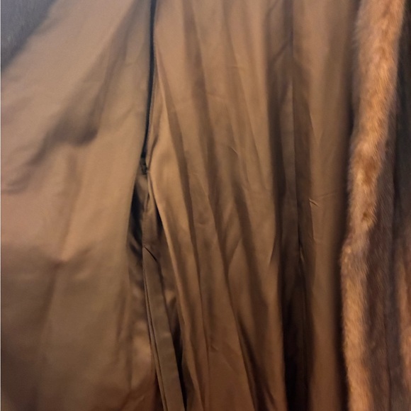Luxurious Brown Fur Coat - Picture 6 of 11